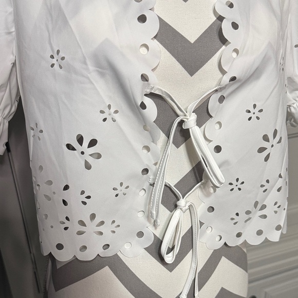 NWT SHEIN White Eyelet Tie Front Women's Top Size Small - Picture 2 of 10